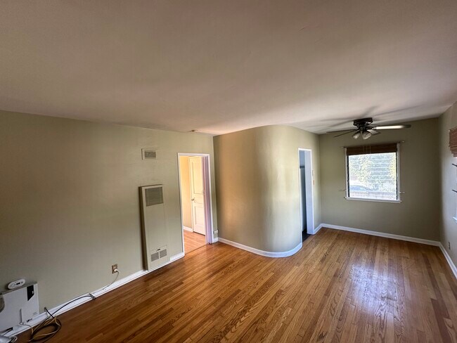 1218 Bay St, Unit D in Santa Monica, CA - Building Photo - Building Photo