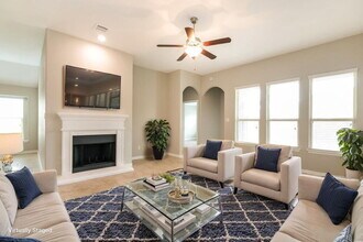 1104 Wolcott Dr in Leander, TX - Foto de edificio - Building Photo