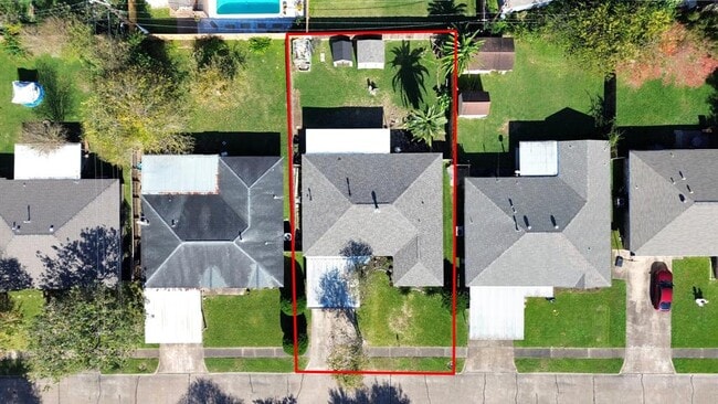 1110 E Brown Ln in Deer Park, TX - Building Photo - Building Photo