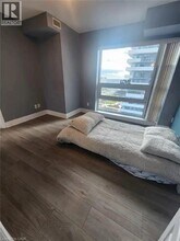 215 Queen St E in Brampton, ON - Building Photo - Building Photo