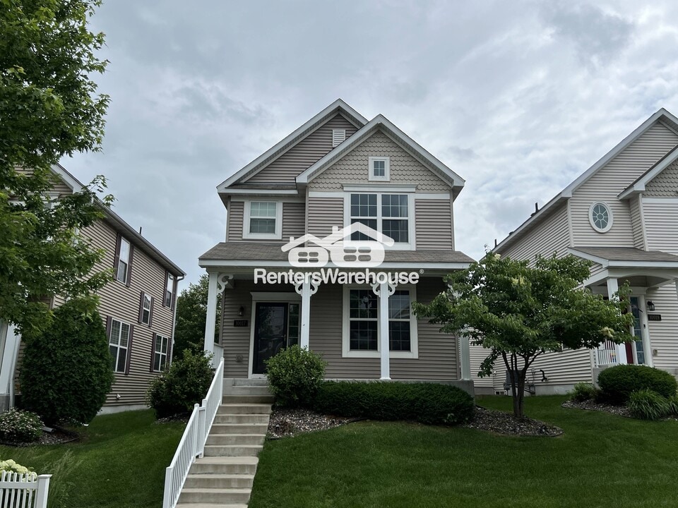 10017 Iris Ln in Eden Prairie, MN - Building Photo