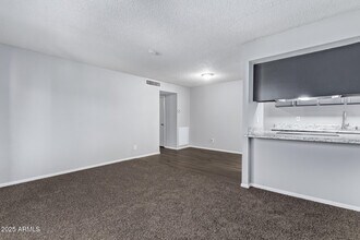 5871 N 47th Dr in Glendale, AZ - Building Photo - Building Photo