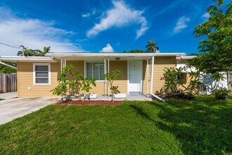 3 Miller Rd in Palm Springs, FL - Building Photo - Building Photo
