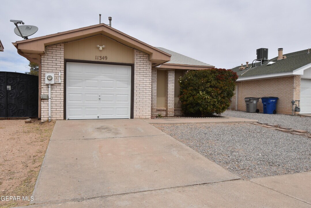 11349 Lake Geneva Dr in El Paso, TX - Building Photo
