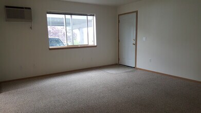 450 NW Parr Dr, Unit 2 in Pullman, WA - Foto de edificio - Building Photo