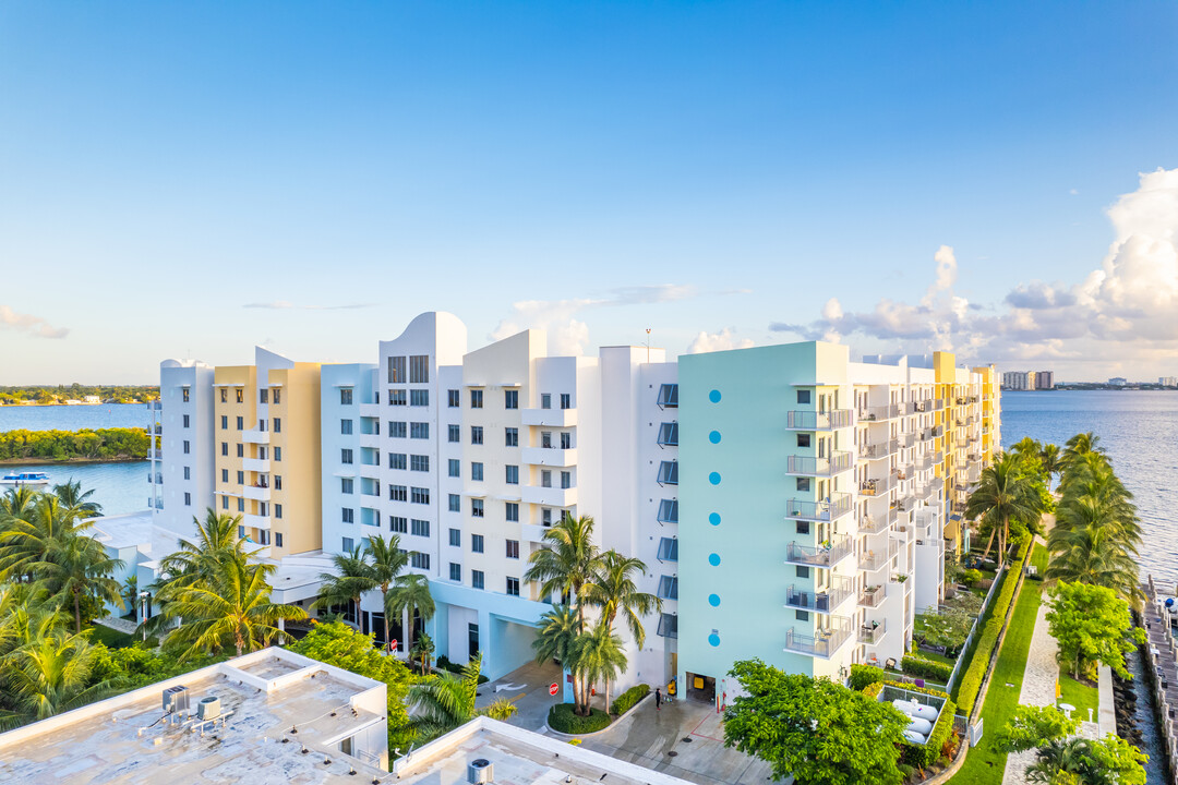 Moda North Bay Village in North Bay Village, FL - Building Photo