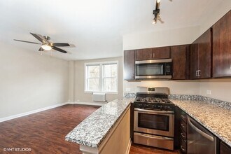 432 W Belmont Ave-Unit -504 in Chicago, IL - Building Photo - Building Photo