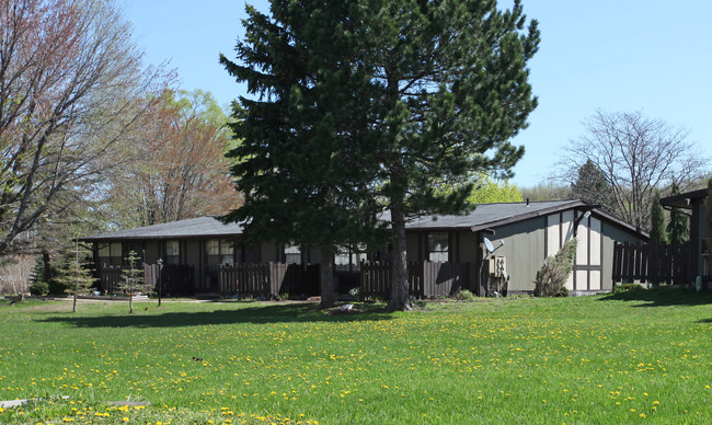 MW Apartments in Geneva, OH - Building Photo - Building Photo