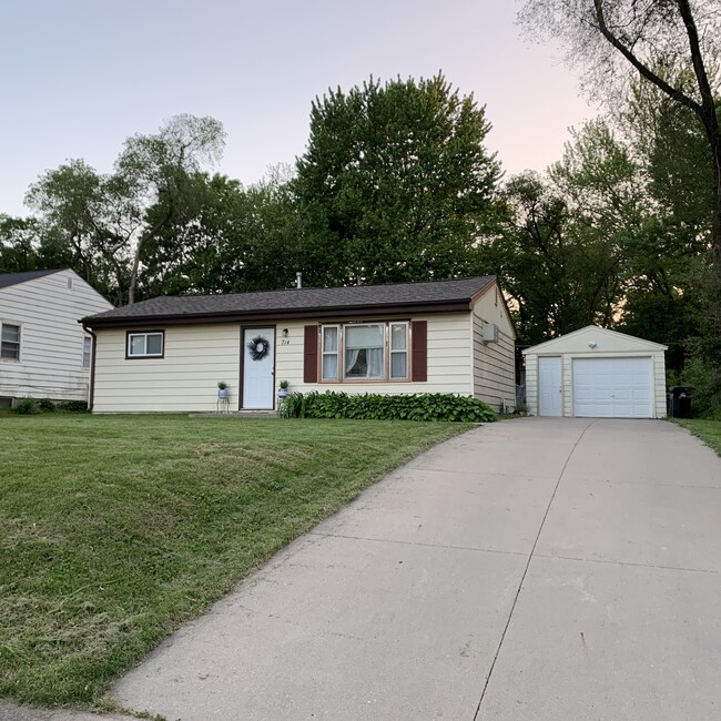 714 5th Ave in Coralville, IA - Building Photo - Building Photo