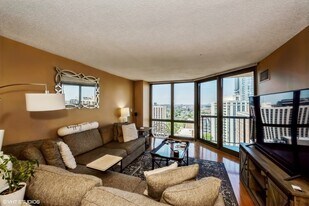 111 W Maple St, Unit 1508 in Chicago, IL - Building Photo