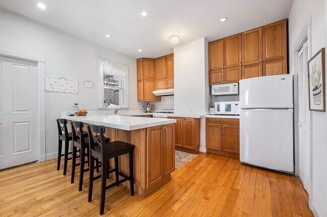 866 E 5th St in Boston, MA - Building Photo - Building Photo