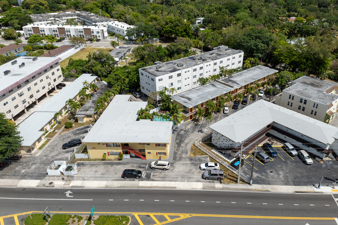 Park Fountain Condo in North Miami, FL - Building Photo