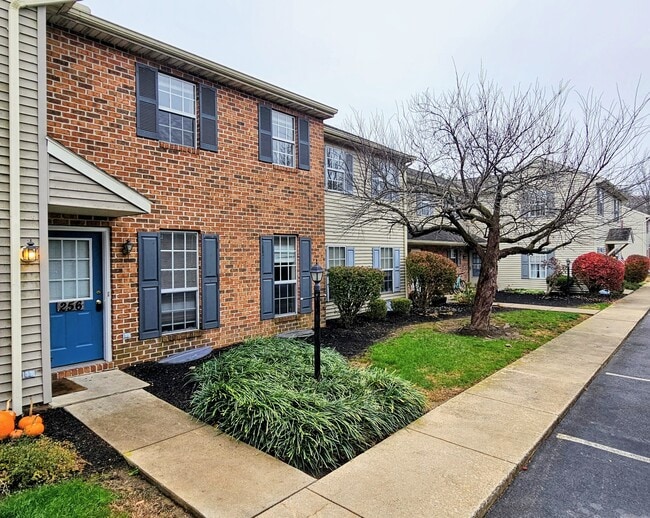 256 Morgan Dr in Leola, PA - Building Photo - Building Photo