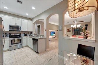 1443 Santiago Cir in Naples, FL - Foto de edificio - Building Photo