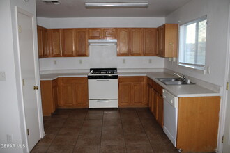 12245 Tierra Azteca Dr in El Paso, TX - Building Photo - Building Photo