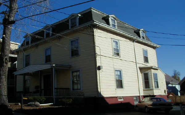 25 Laurel St in Somerville, MA - Building Photo