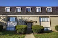 Bloomfield Apartments in Columbus, IN - Foto de edificio - Building Photo