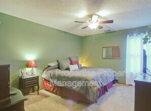 2401 Sequoia Ct in Lawrence, KS - Building Photo - Building Photo