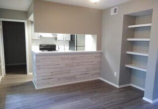 3001 Crystal Spgs St in Bedford, TX - Building Photo - Building Photo