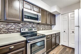 2835 Keller Springs Rd in Carrollton, TX - Building Photo