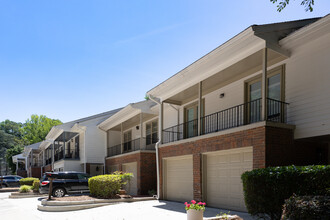 301-303 Brandywine Cir in Atlanta, GA - Foto de edificio - Building Photo