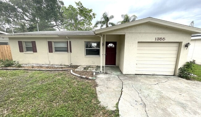 1355 Davis Rd in Dunedin, FL - Building Photo - Building Photo