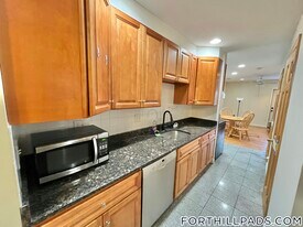 10 Moreland St in Boston, MA - Building Photo