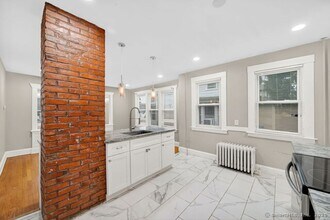 45 Fairlawn St in West Hartford, CT - Building Photo - Building Photo