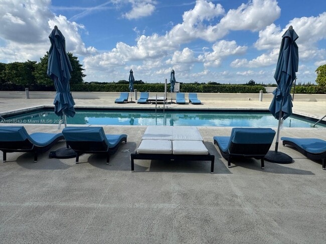 1300 Ponce de Leon Blvd in Coral Gables, FL - Building Photo - Building Photo