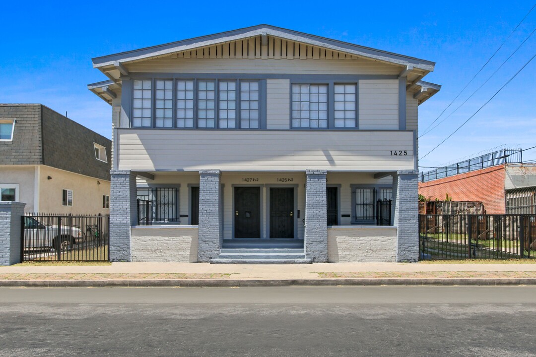 1425 W 18th St in Los Angeles, CA - Building Photo