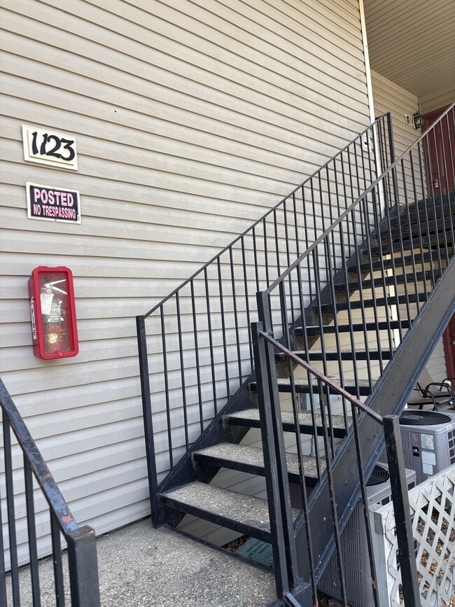 1123 Southwood Dr in Fayetteville, NC - Foto de edificio - Building Photo