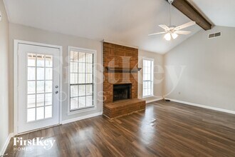 7185 Ransdorp Dr in Memphis, TN - Foto de edificio - Building Photo