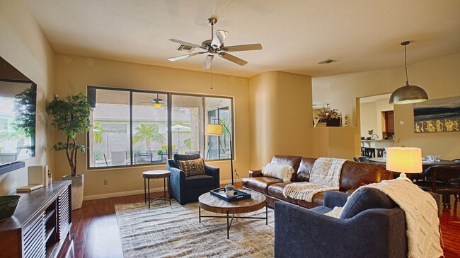 property at 1933 W Lynx Ct
