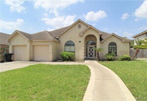 19 Cardinal Ave in McAllen, TX - Building Photo