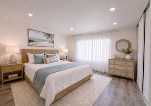 5934 Hughes St in San Diego, CA - Building Photo - Building Photo