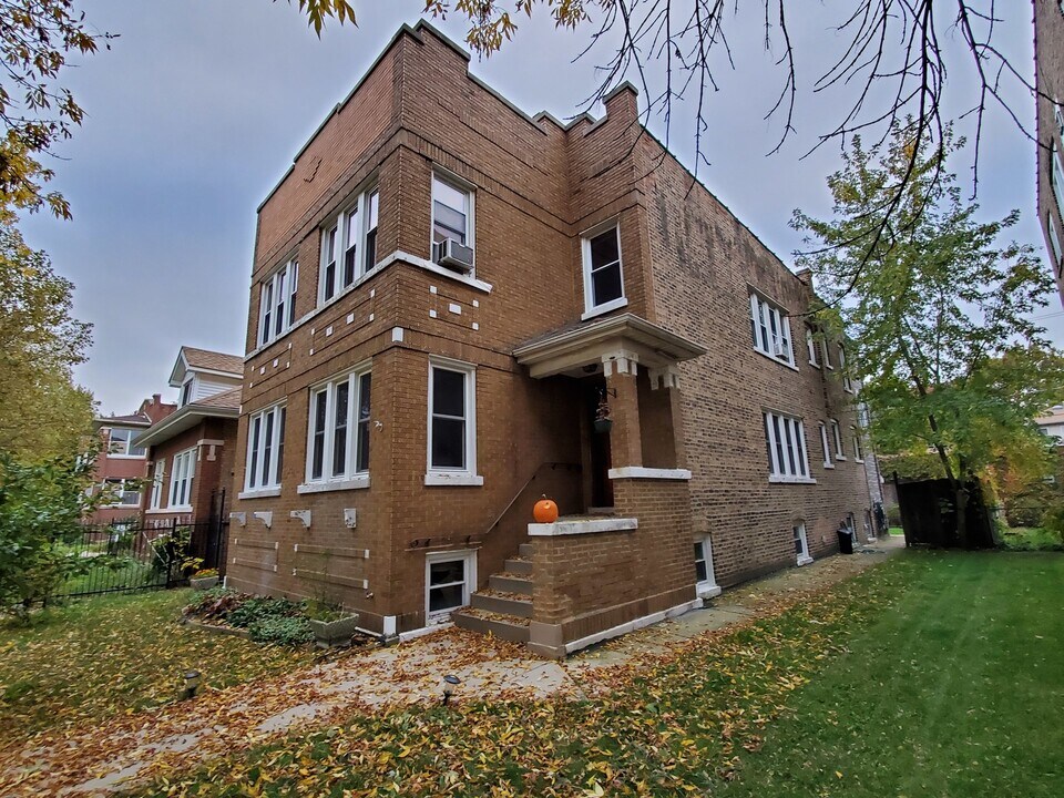 3922 N Monticello Ave in Chicago, IL - Building Photo