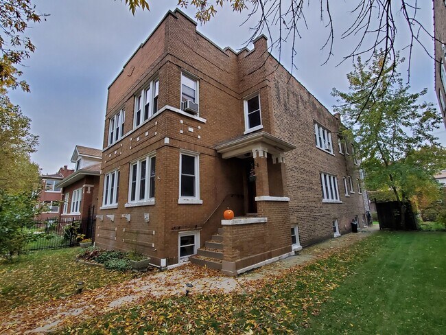 property at 3922 N Monticello Ave