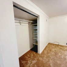 40 Vista Grande Ave-Unit -Down Stairs in Daly City, CA - Building Photo - Building Photo