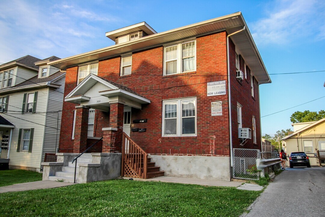 300 Hitt St in Columbia, MO - Building Photo
