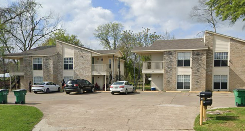 103 E Wells St in Madisonville, TX - Building Photo