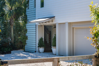 1121 Middle St in Sullivans Island, SC - Building Photo - Building Photo