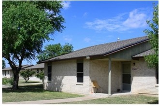 Meadow Park Village Apartments in Lockhart, TX - Building Photo - Building Photo