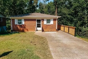 721 E High St in Florence, AL - Building Photo