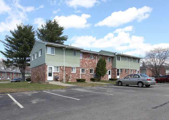 Village Heights in Willimantic, CT - Foto de edificio - Building Photo