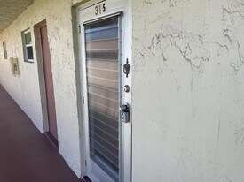 705 Lori Dr, Unit 315 in Palm Springs, FL - Building Photo