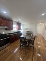 904 Moody St Apartamentos