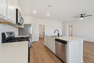 5925 Bradford Pear Ln in Edmond, OK - Building Photo - Building Photo