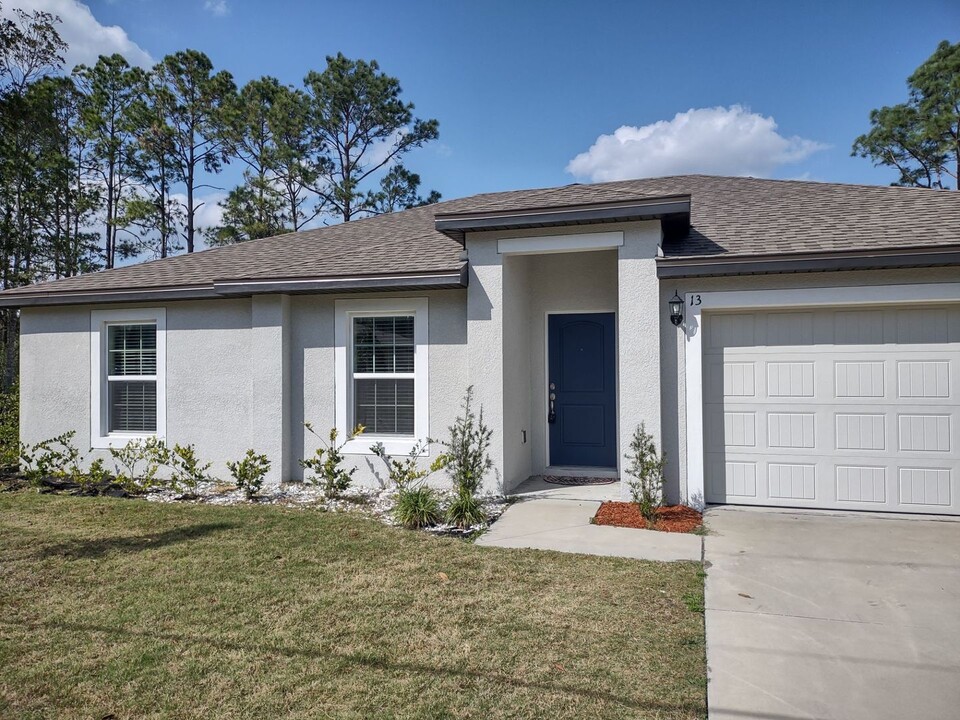 13 Riviere Ln in Palm Coast, FL - Building Photo