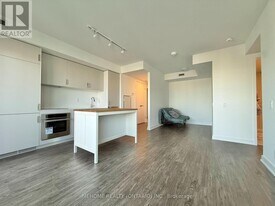 88 Queen St E in Toronto, ON - Building Photo