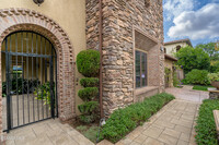 5616 Via Bonita in Thousand Oaks, CA - Foto de edificio - Building Photo